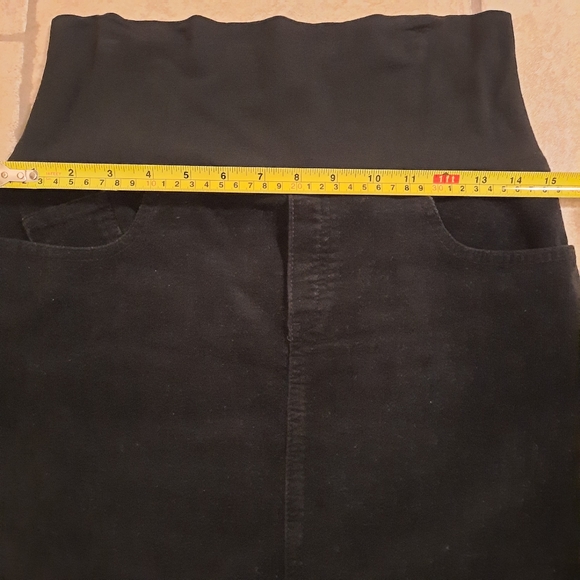 Jules and Jim Black Velvet/Corduroy Maternity Skirt Size Small - Picture 4 of 4